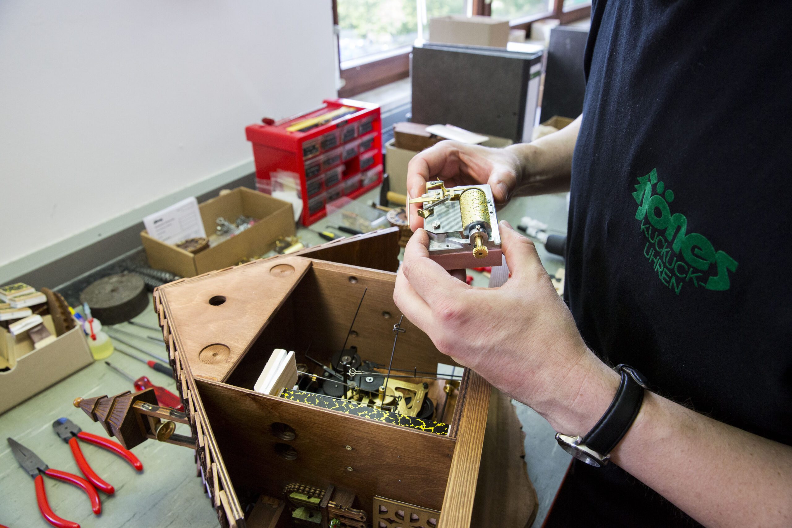The Cuckoo Clock Manufacture
